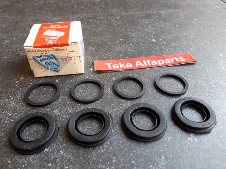 Alfa Romeo Giulia 1300 1600 TI Remklauw Rubbers Repair Kit Akron 9611 NOS - 0