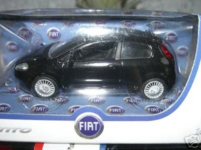 1:43 Norev Fiat New Punto zwart hot hatch (dealer) - 1