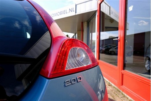 Volvo C30 - 2.0D 140pk Momentum Clima/LMV/Dealer onderhouden - 1