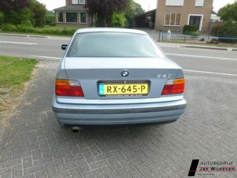 BMW 3-serie - 320i 6cil.sedan - 1