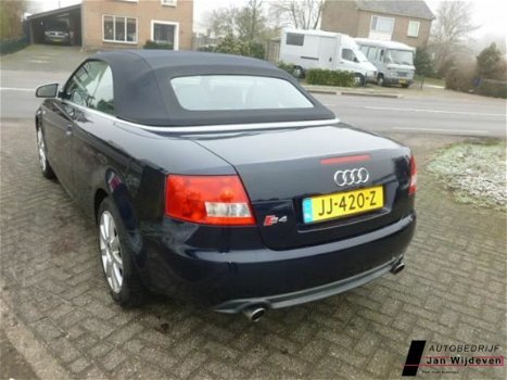 Audi A4 Cabriolet - 4.2 V8 S4 quattro - 1