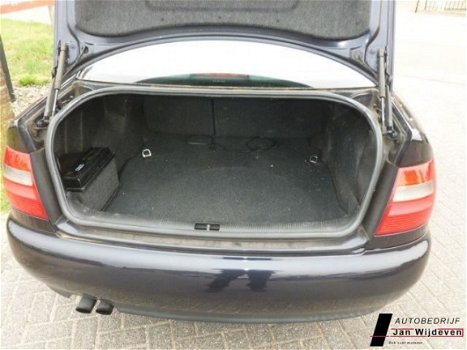 Audi A4 - 2.8 quattro 30v comfort - 1