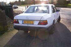 Mercedes-Benz 230 - 230E aut.1985