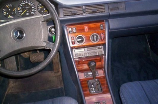 Mercedes-Benz 230 - 230E aut.1985 - 1