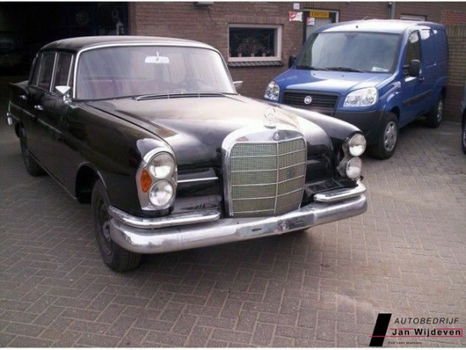 Mercedes-Benz 200-serie - 220 S 6cil-aut - 1