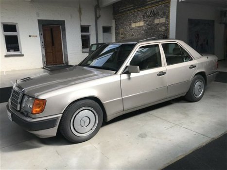 Mercedes-Benz 200-serie - 260 E (W124) - 1