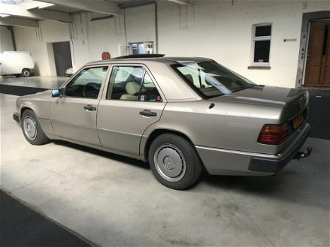 Mercedes-Benz 200-serie - 260 E (W124) - 1