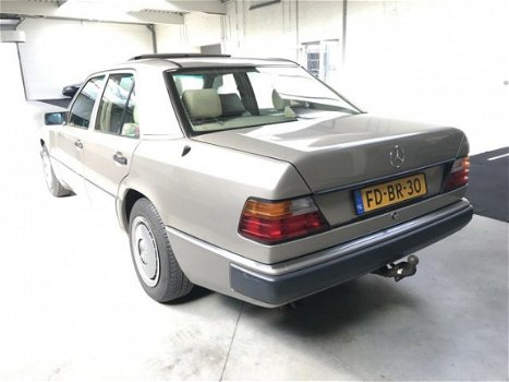 Mercedes-Benz 200-serie - 260 E (W124) - 1