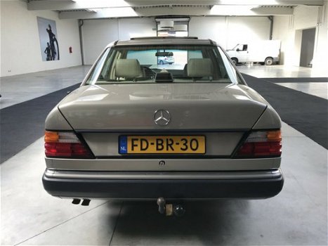 Mercedes-Benz 200-serie - 260 E (W124) - 1