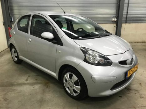 Toyota Aygo - 1.0-12V 5 drs APK elec pakket NAP nieuwe koppeling - 1