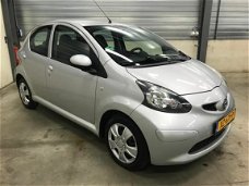 Toyota Aygo - 1.0-12V 5 drs APK elec pakket NAP nieuwe koppeling