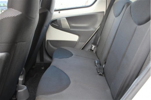 Toyota Aygo - 1.0-12V Comfort /NAP/5DEURS/ - 1