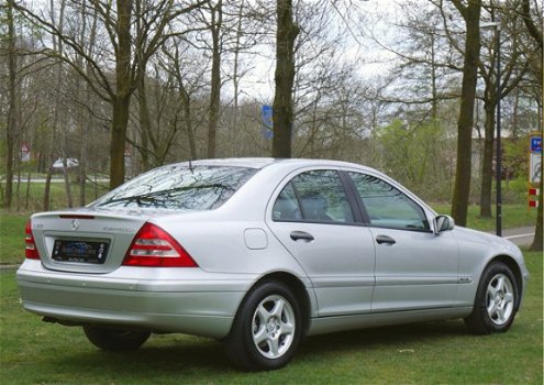 Mercedes-Benz C-klasse - W203 C 180 Kompressor Comfort Aut.-5 | 62.840 km. volledig gedocumenteerd | - 1