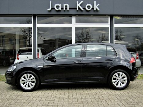 Volkswagen Golf - 1.0 TSi 115 pk Comfortline / Navigatie / Alarm klasse 3 / Parkeersensoren / DAB - 1