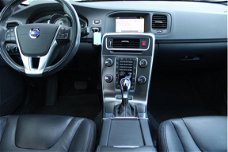 Volvo V60 - D6 TE 283PK AWD Automaat Summum / 10 Jaar Accugarantie / Bochtverlichting / Parkeersenso
