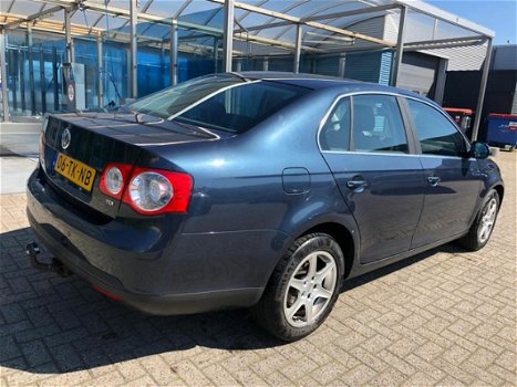 Volkswagen Jetta - 1.9 TDI Comfortline Business - 1