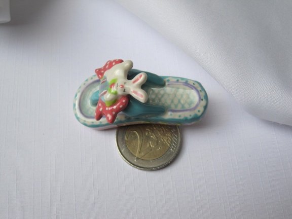 Broche keramiek porseleinen slipper met konijntje 5.2x2.2 cm - Afbeelding 3