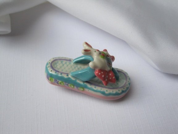 Broche keramiek porseleinen slipper met konijntje 5.2x2.2 cm - Afbeelding 4
