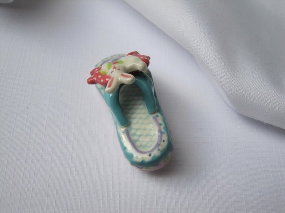 Broche keramiek porseleinen slipper met konijntje 5.2x2.2 cm - Afbeelding 6