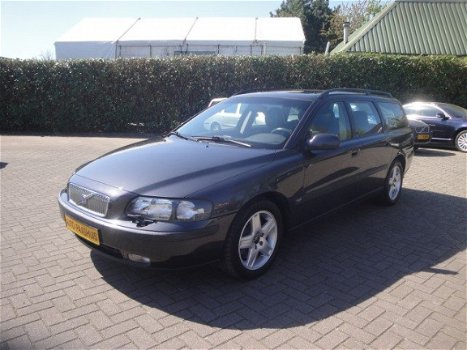 Volvo V70 - 2.0T Premium Aut. Youngtimer incl. garantie/beurt en APK - 1