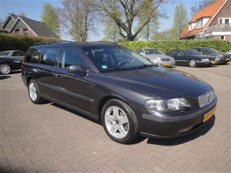 Volvo V70 - 2.0T Premium Aut. Youngtimer incl. garantie/beurt en APK - 1