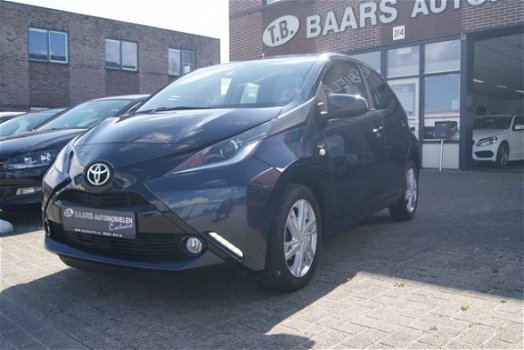 Toyota Aygo - 1.0 VVT-i 70pk 5D x-play touch lm velgen - 1