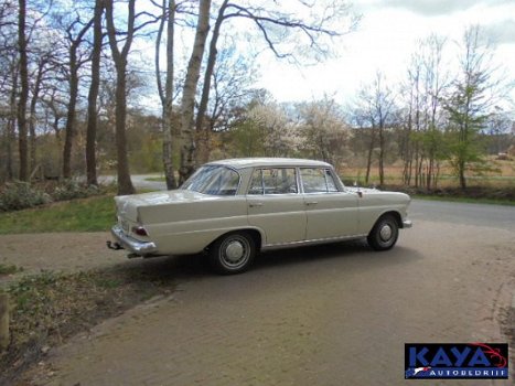 Mercedes-Benz 190-serie - 190C HECKFLOSSE Oldtimer Apk 11-2020 - 1