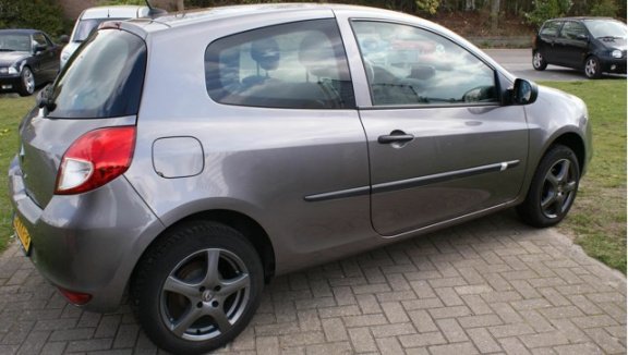 Renault Clio - 1.2 Special Line - 1