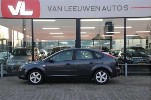 Ford Focus - 1.8-16V Ambiente Flexifuel | Airco | Navigatie | Stoelverwarming | Parkeersensoren | Tr - 1