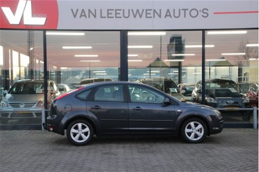 Ford Focus - 1.8-16V Ambiente Flexifuel | Airco | Navigatie | Stoelverwarming | Parkeersensoren | Tr - 1