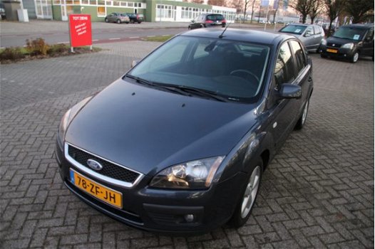 Ford Focus - 1.8-16V Ambiente Flexifuel | Airco | Navigatie | Stoelverwarming | Parkeersensoren | Tr - 1