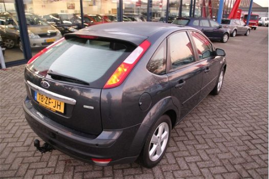 Ford Focus - 1.8-16V Ambiente Flexifuel | Airco | Navigatie | Stoelverwarming | Parkeersensoren | Tr - 1