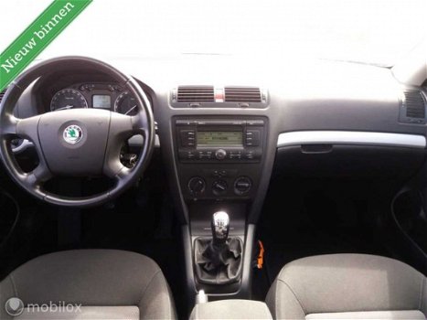 Skoda Octavia - 1Z 1.6 Ambiente - 1