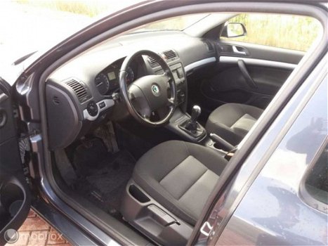 Skoda Octavia - 1Z 1.6 Ambiente - 1