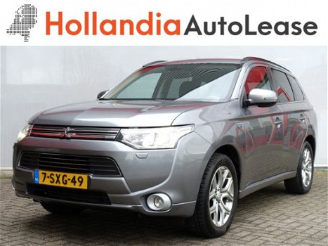 Mitsubishi Outlander - 2.0 PHEV Instyle Plus Aut7 4WD (schuifdak, xenon, leer, camera) - 1