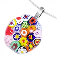 Kleurrijke glazen hanger met gekleurde millefiori (Murano) figuren zoals bloemen, sterren en cirkels
