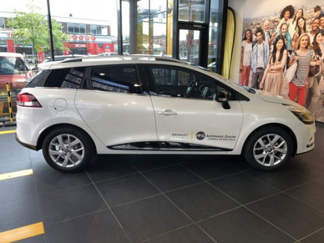 Renault Clio Estate - 0.9 TCE / Demo , vraag naar actuele km. stand / Airco / Cruise control / Parke - 1