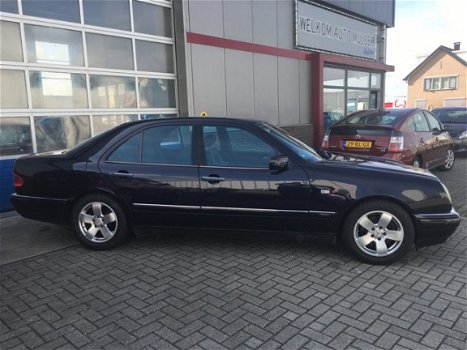 Mercedes-Benz E-klasse - 320 Avantgarde XENON / 4 NIEUWE BANDEN - 1