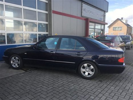 Mercedes-Benz E-klasse - 320 Avantgarde XENON / 4 NIEUWE BANDEN - 1