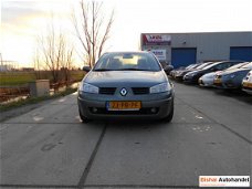 Renault Mégane Grand Tour - 1.6 16V Privilège Luxe