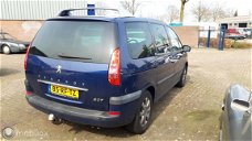 Peugeot 807 - 2.2 HDiF ST Premium