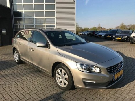 Volvo V60 - 2.0 D3 Navi Pdc Trekhaak Open dak leder - 1