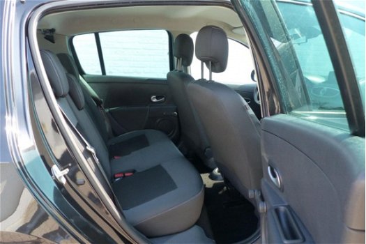 Renault Clio - 1.5 dCi Parisienne Zuinig rijden Navi Airco Bluetooth - 1