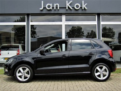 Volkswagen Polo - 1.2 TSi 90 pk Highline / Navigatie / Parkeersensoren / Climatronic - 1