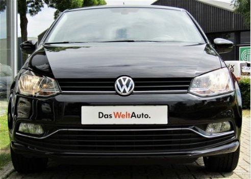 Volkswagen Polo - 1.2 TSi 90 pk Highline / Navigatie / Parkeersensoren / Climatronic - 1