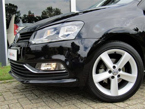 Volkswagen Polo - 1.2 TSi 90 pk Highline / Navigatie / Parkeersensoren / Climatronic - 1