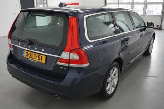 Volvo V70 - 2.0 D4 Nordic+ | NAVIGATIE | LEDER | STOELVERWARMING | - 1