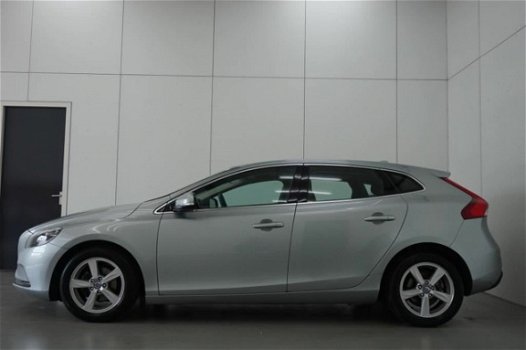 Volvo V40 - 1.6 D2 Momentum | NAVIGATIE | PDC ACHTER | 88892 KM | - 1