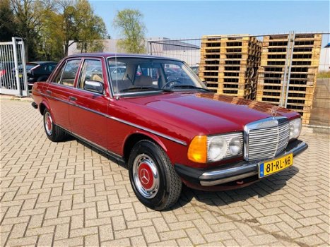 Mercedes-Benz 200-280 (W123) - 200-serie (200 D Unieke/ORIGINELE LAK - 1