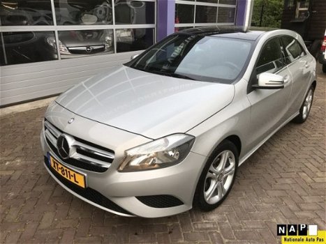 Mercedes-Benz A-klasse - 180 * LEDER * NAVIGATIE * PANORAMADAK - 1